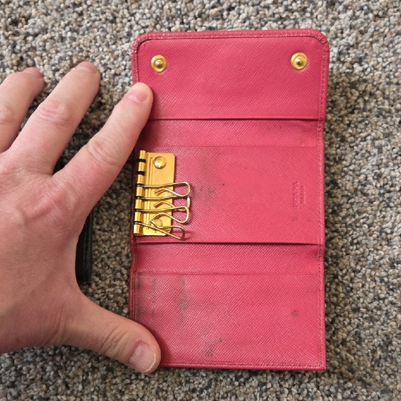 Authentic Luxury Wallet Lot - Picture 15 of 16